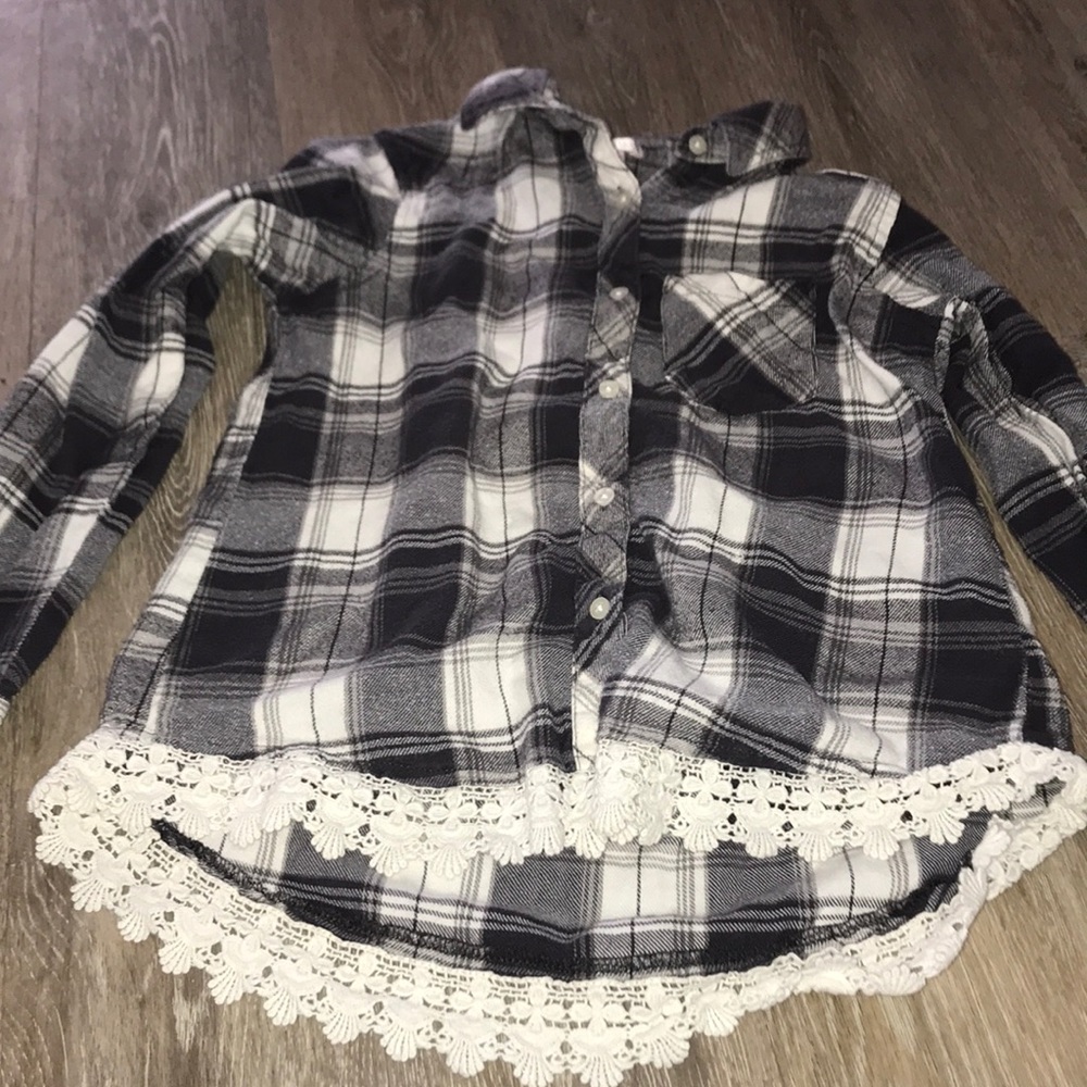 Girls Large flannel black and white top
